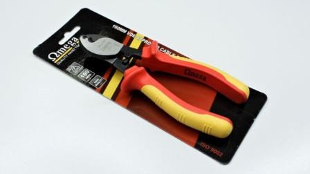 INGCO    PINCE UNIVERSELLE ISOLÉE 8""/200MM